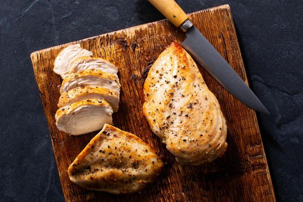 Organic Skinless Chicken Breasts (6 oz / serving)