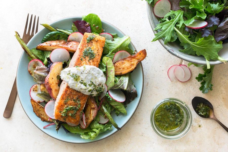 Salmon with roasted new potatoes and green beans