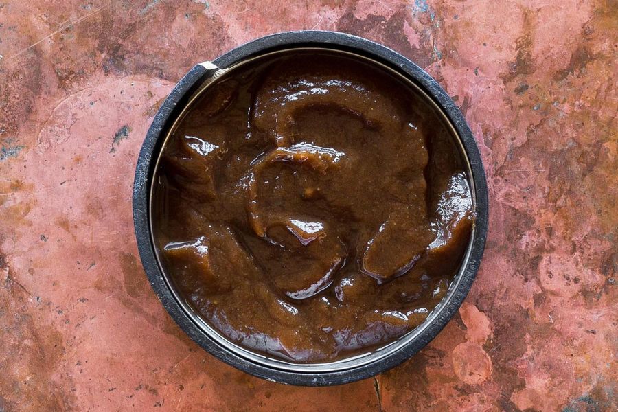 Tamarind-date chutney